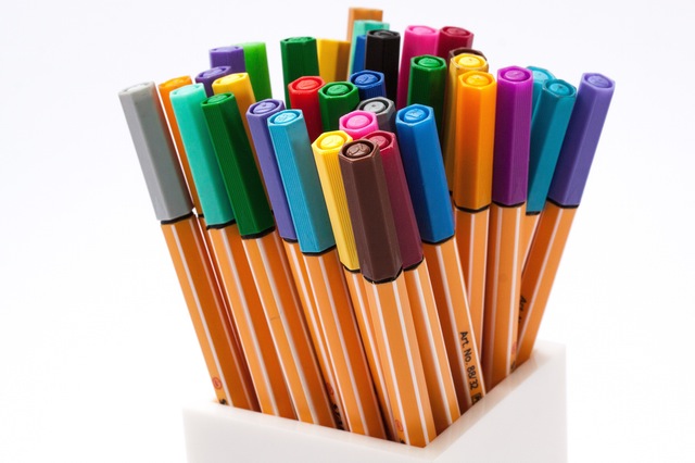 colored-pencils-felt-tip-pens-color-crayons-53190